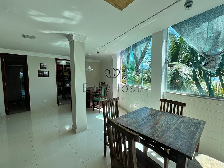 Casa en venta en urbanización cerrada con piscina y playa.