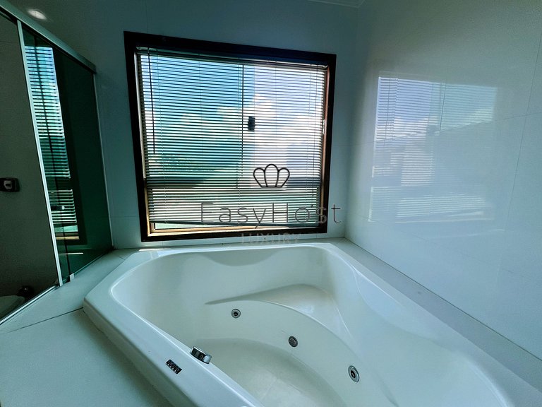 House for sale in a gated community with pool and beach.