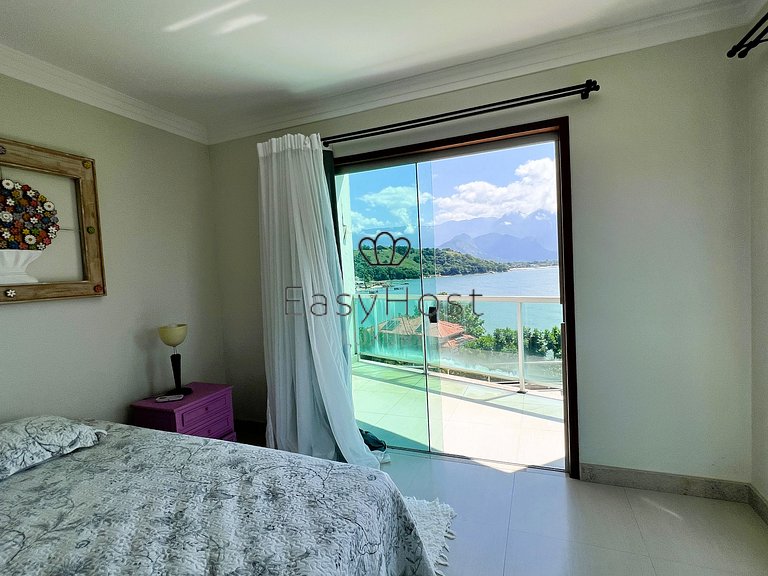 Casa en venta en condominio cerrado con piscina, vistas al m