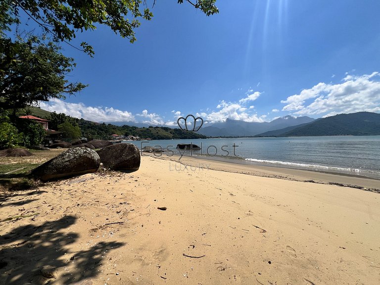 House for sale in a gated community with pool and beach.