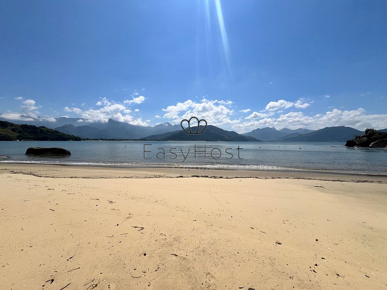 Casa en venta en condominio cerrado con piscina, vistas al m