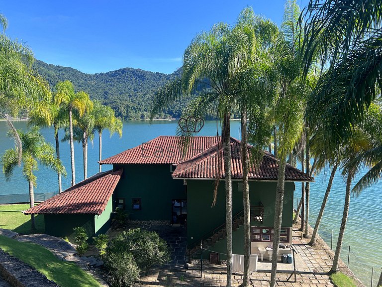 Aluguel de casa em Angra dos Reis com piscina beira mar - AN