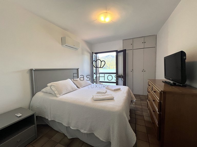 Vacation rental house on the beach in Angra dos Reis, beachf