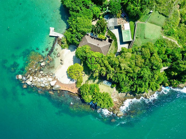 House for sale in Portogalo with private beach and gym.