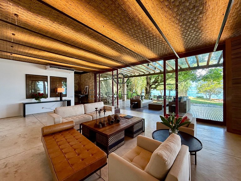 Beach house for sale in Portogalo with sauna, gym and sea vi