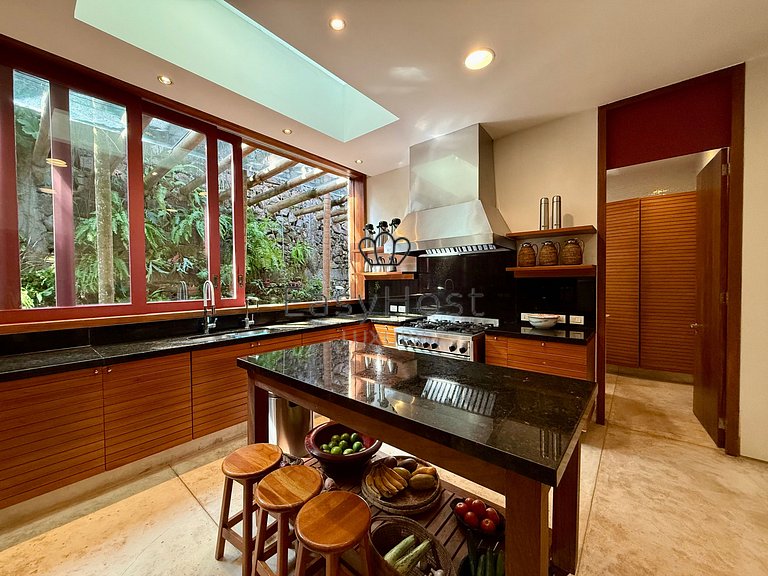 Beach house for sale in Portogalo with sauna, gym and sea vi