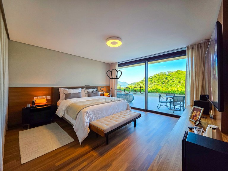 Luxurious mansion in Angra dos Reis, a haven of refinement.