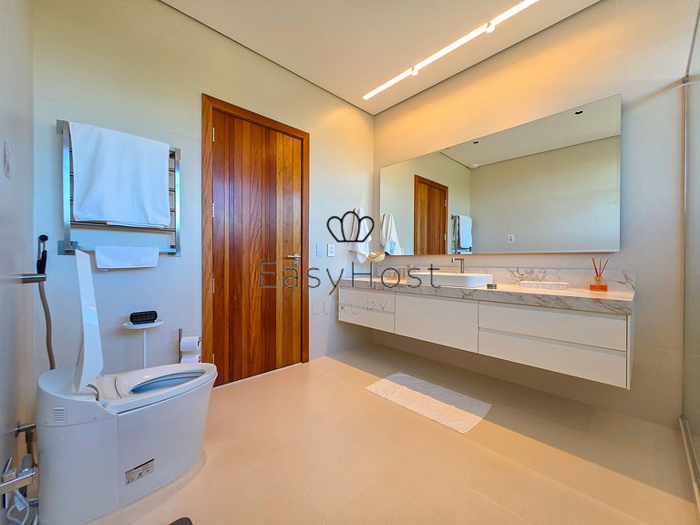 Luxurious mansion in Angra dos Reis, a haven of refinement.