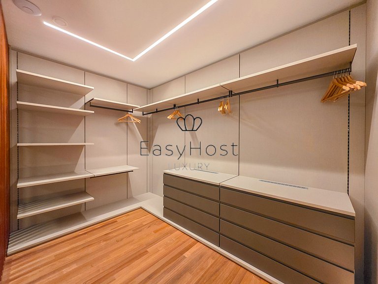 Luxurious mansion in Angra dos Reis, a haven of refinement.