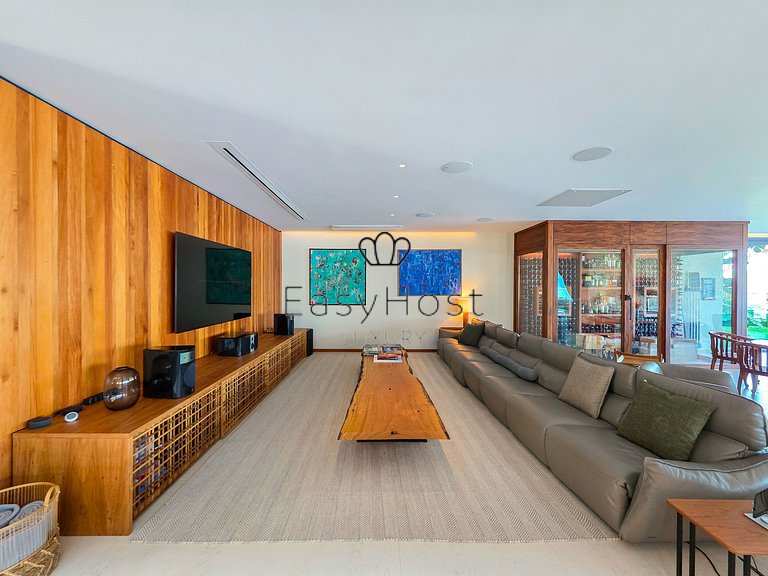 Luxurious mansion in Angra dos Reis, a haven of refinement.