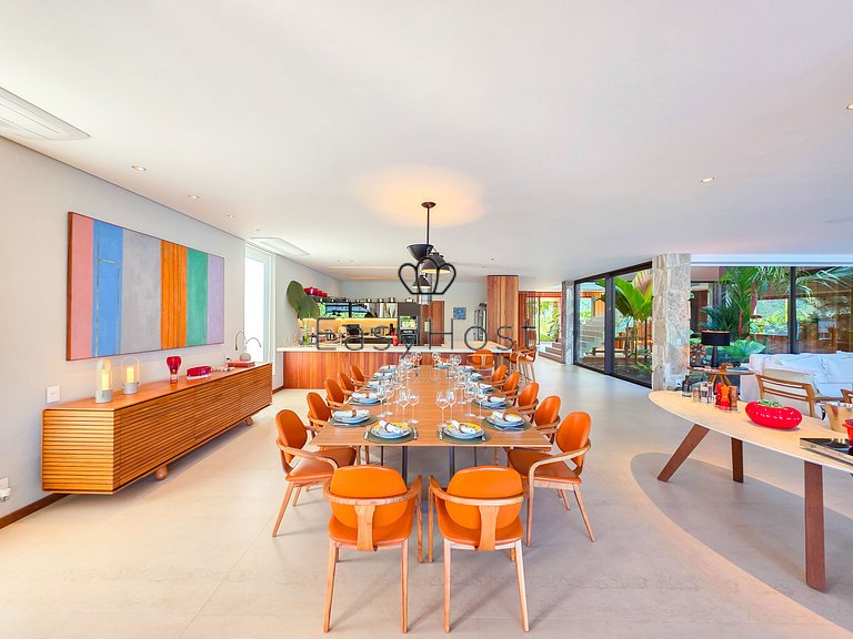 Luxurious mansion in Angra dos Reis, a haven of refinement.