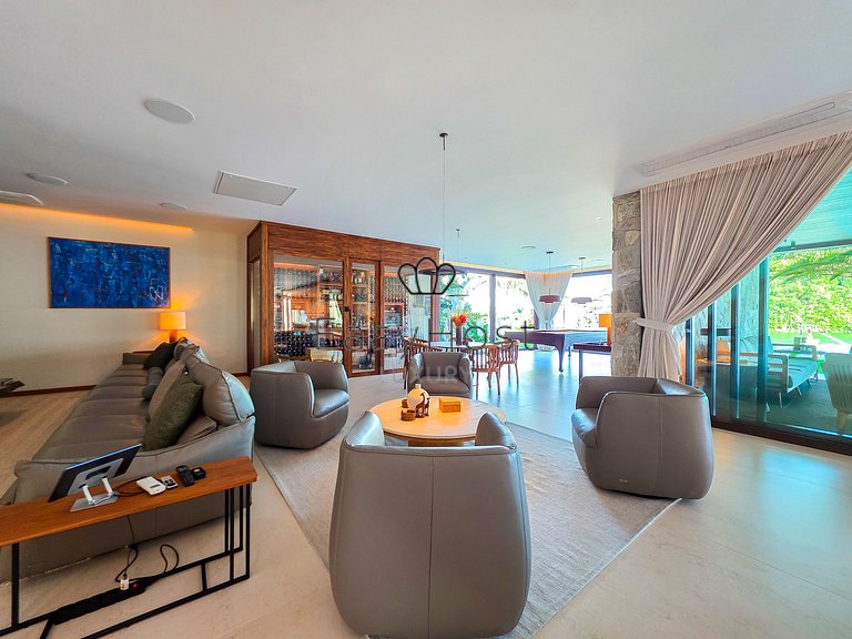 Luxurious mansion in Angra dos Reis, a haven of refinement.