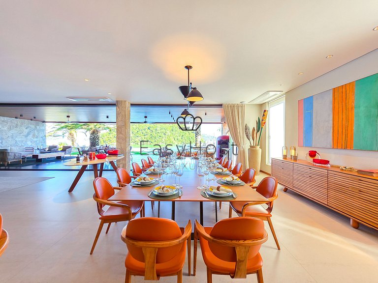 Luxurious mansion in Angra dos Reis, a haven of refinement.