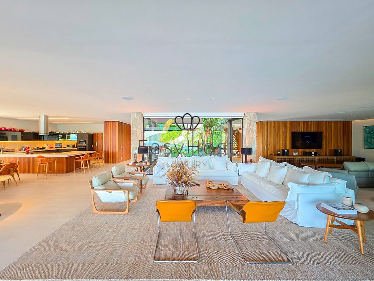 Luxurious mansion in Angra dos Reis, a haven of refinement.