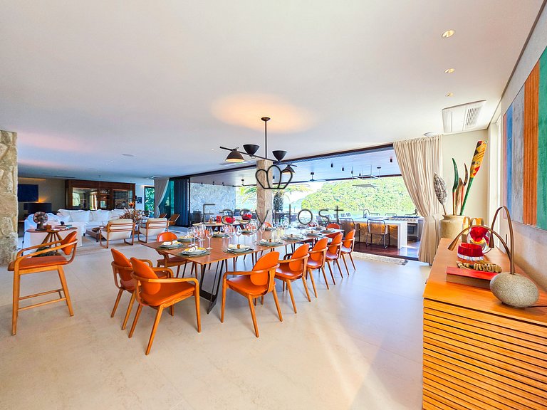 Luxurious mansion in Angra dos Reis, a haven of refinement.