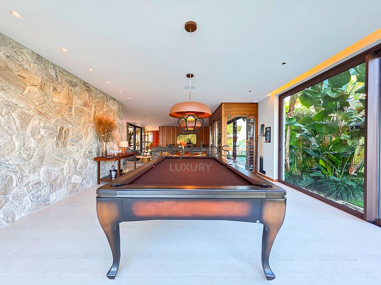 Luxurious mansion in Angra dos Reis, a haven of refinement.