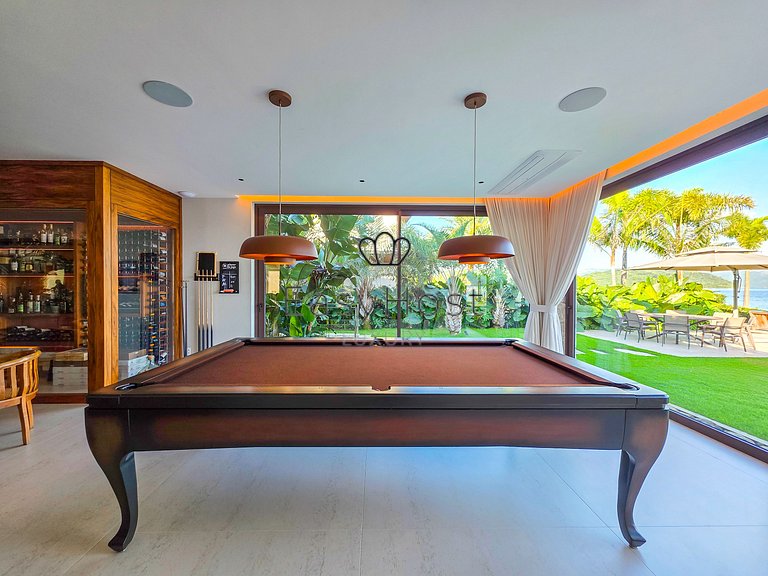 Luxurious mansion in Angra dos Reis, a haven of refinement.