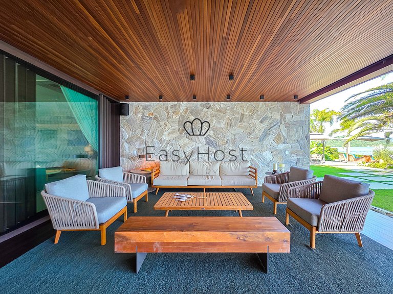 Luxurious mansion in Angra dos Reis, a haven of refinement.