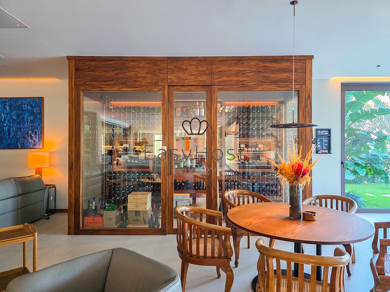 Luxurious mansion in Angra dos Reis, a haven of refinement.