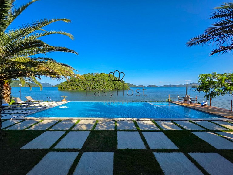 Luxurious mansion in Angra dos Reis, a haven of refinement.