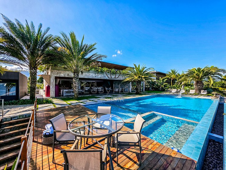 Luxurious mansion in Angra dos Reis, a haven of refinement.