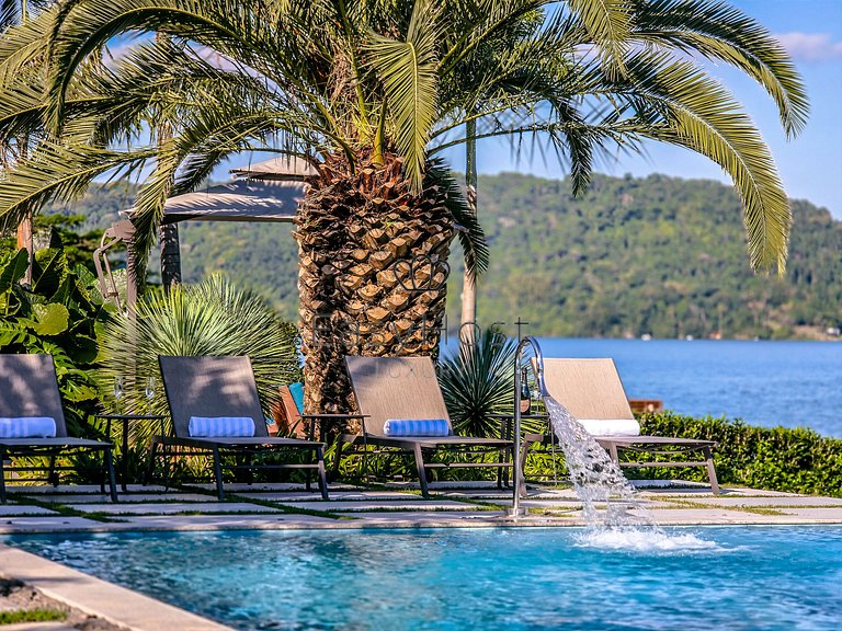 Luxurious mansion in Angra dos Reis, a haven of refinement.