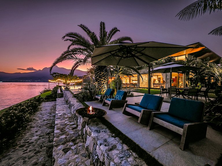 Luxurious mansion in Angra dos Reis, a haven of refinement.