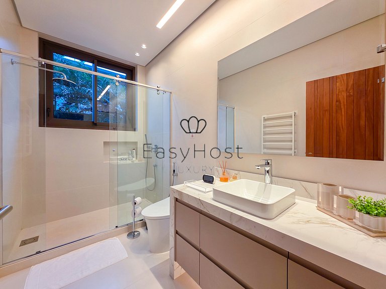 Luxurious mansion in Angra dos Reis, a haven of refinement.