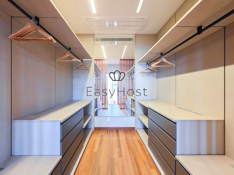 Luxurious mansion in Angra dos Reis, a haven of refinement.