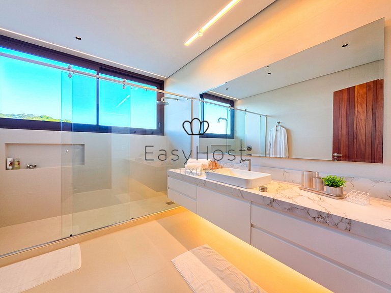 Luxurious mansion in Angra dos Reis, a haven of refinement.