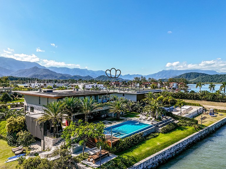 Luxurious mansion in Angra dos Reis, a haven of refinement.