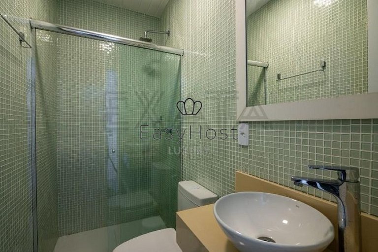 Beachfront house for sale on a island in Angra dos Reis.