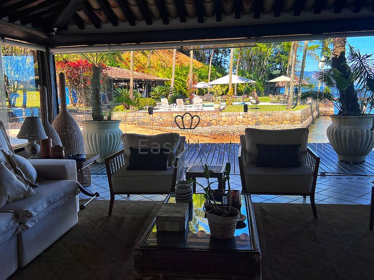 Luxury beachfront mansion in Angra dos Reis