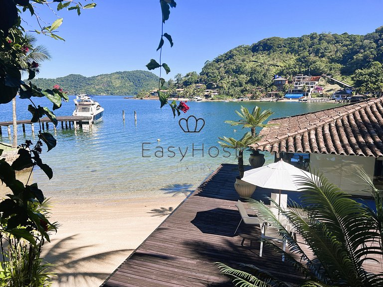 Luxury beachfront mansion in Angra dos Reis
