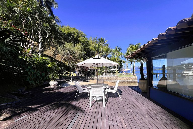 Mansão de luxo a beira mar de Angra dos Reis