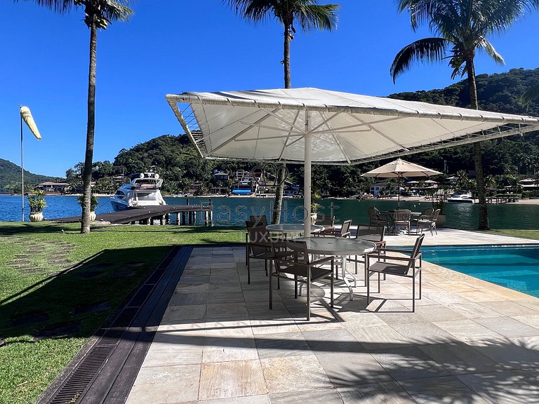 Luxury beachfront mansion in Angra dos Reis