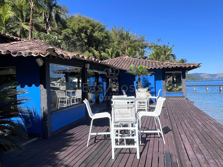 Luxury beachfront mansion in Angra dos Reis