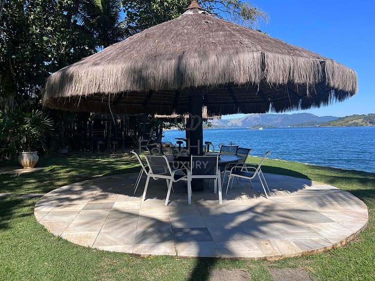 Luxury beachfront mansion in Angra dos Reis