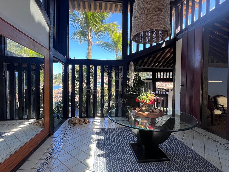 Luxury beachfront mansion in Angra dos Reis