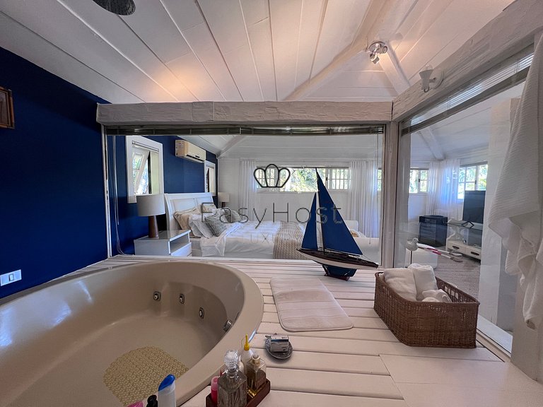 Luxury beachfront mansion in Angra dos Reis