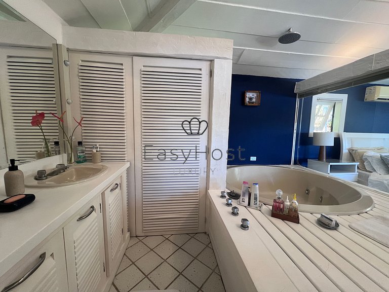 Luxury beachfront mansion in Angra dos Reis