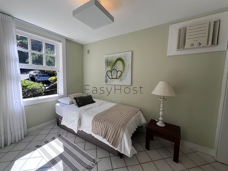 Luxury beachfront mansion in Angra dos Reis