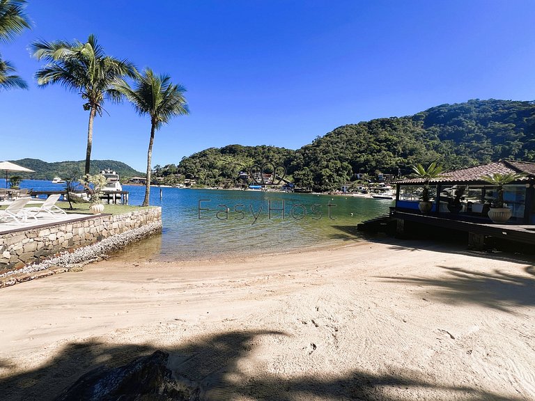 Luxury beachfront mansion in Angra dos Reis