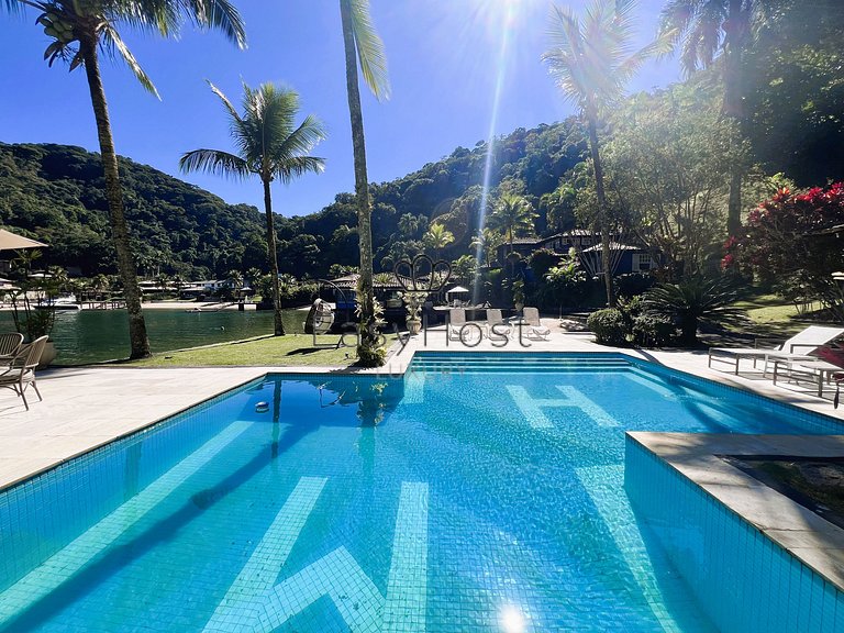 Luxury beachfront mansion in Angra dos Reis