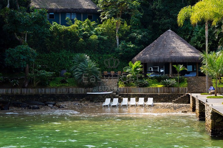 Private and luxurious island for sale in Angra dos Reis.