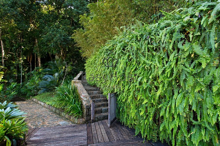 Private and luxurious island for sale in Angra dos Reis.