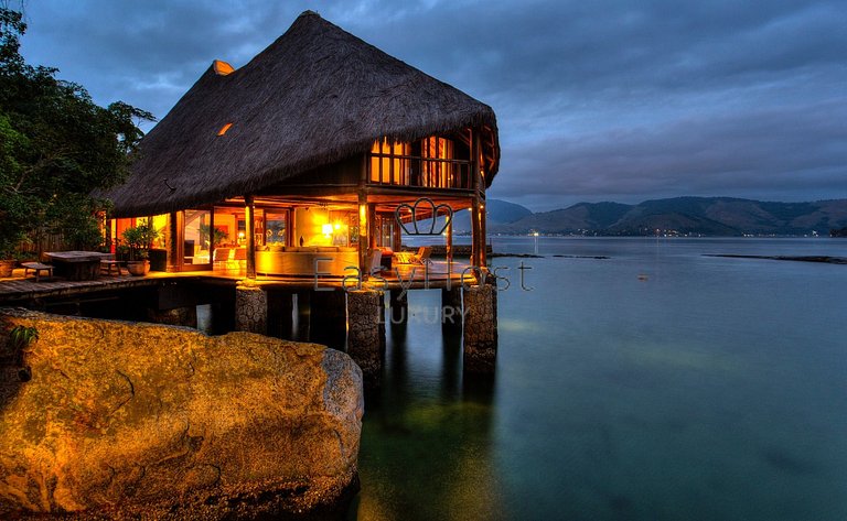 Private and luxurious island for sale in Angra dos Reis.