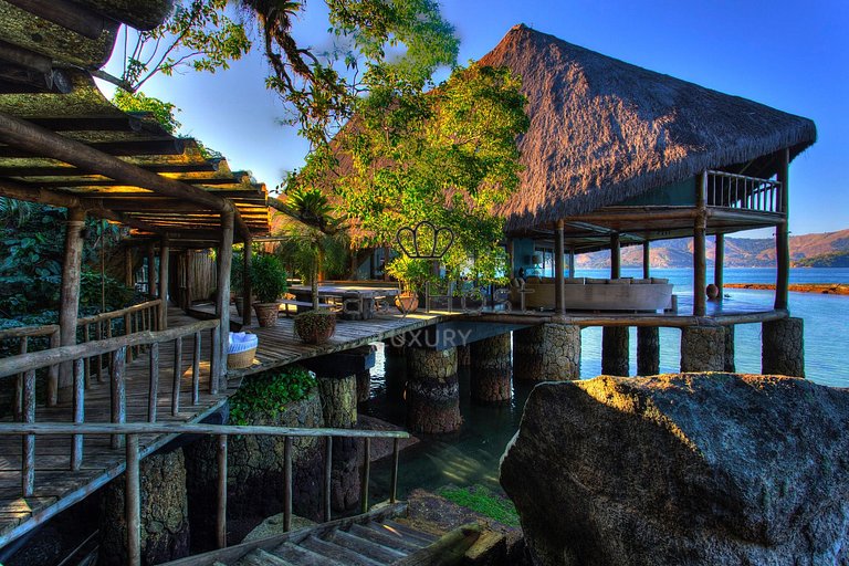 Isla Privada en Angra – Casa con 5 Suites, Muelle, Playa y E