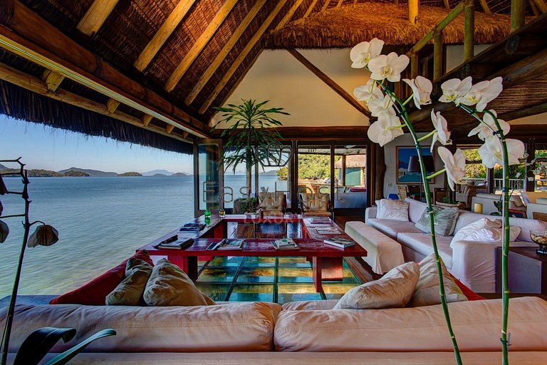 Private and luxurious island for sale in Angra dos Reis.