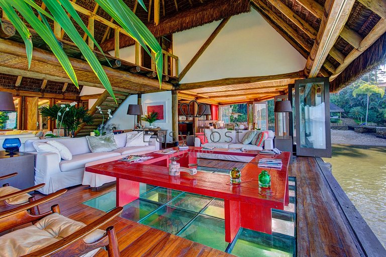 Private and luxurious island for sale in Angra dos Reis.